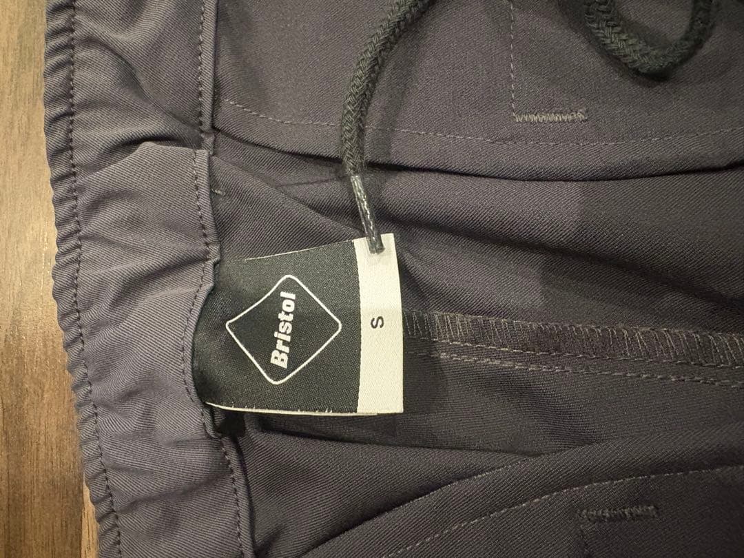 エフシーレアルブリストル 21SS ストレッチチノパンツ グレー