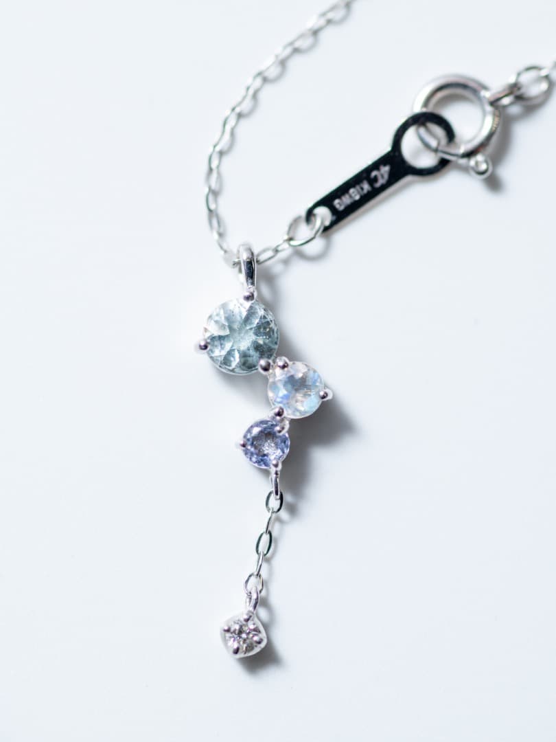 ストーン付きネックレス