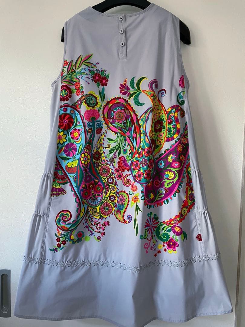 トクコプルミエブォル花柄ノースリーブフレアチュニックワンピース