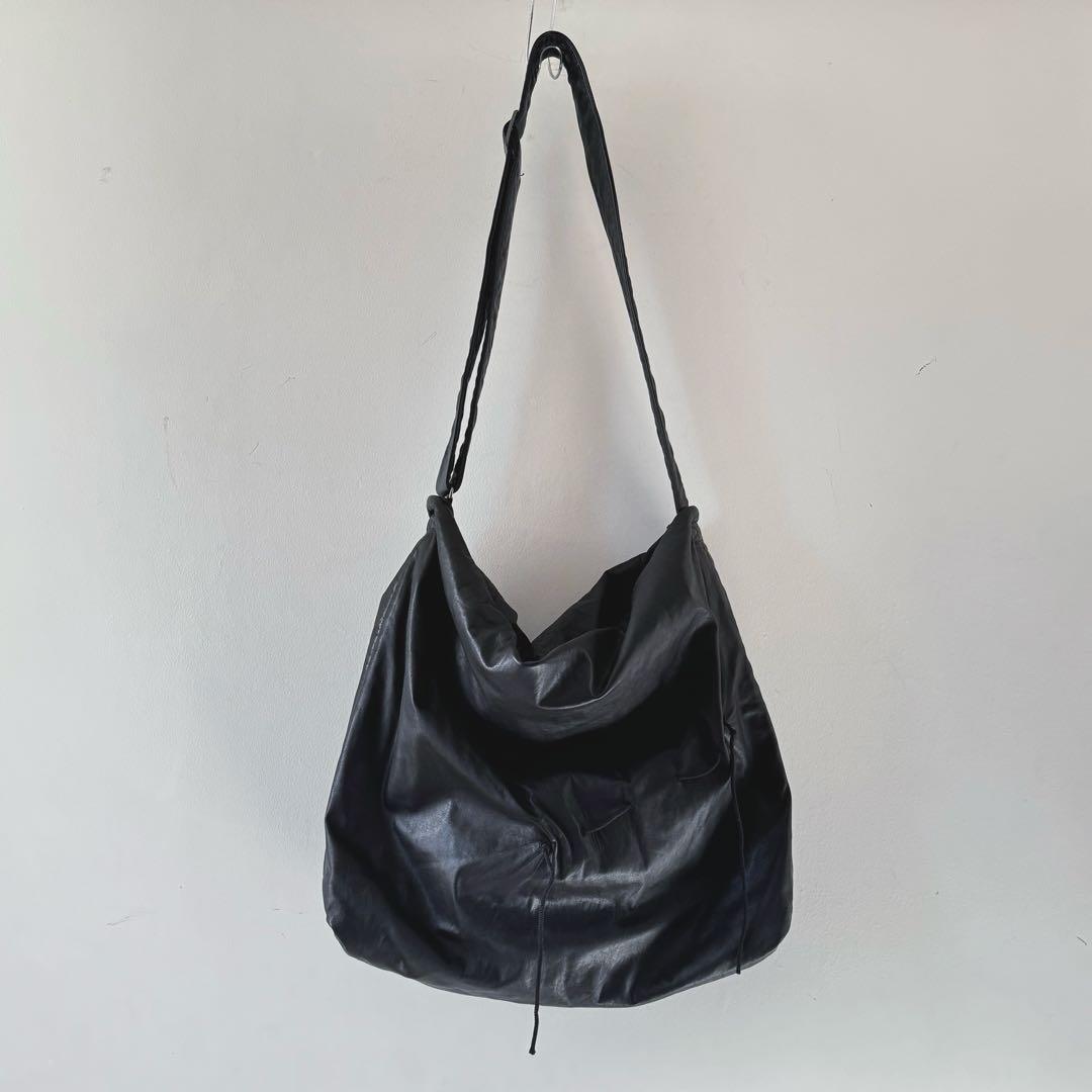 バッグ Discord Batt shoulder Black leather