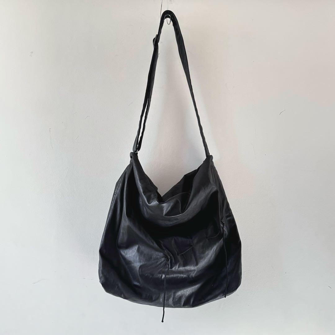 バッグ Discord Batt shoulder Black leather
