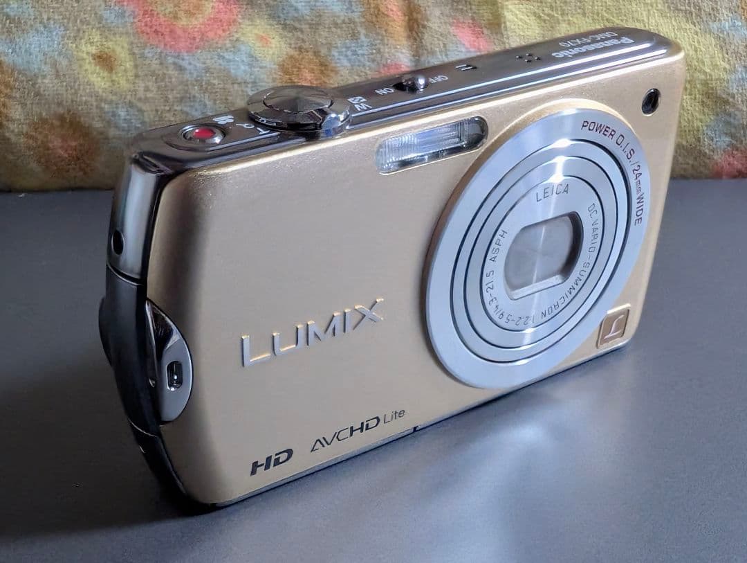 Panasonic LUMIX DMC-FX70 動作品・充電器・バッテリー付