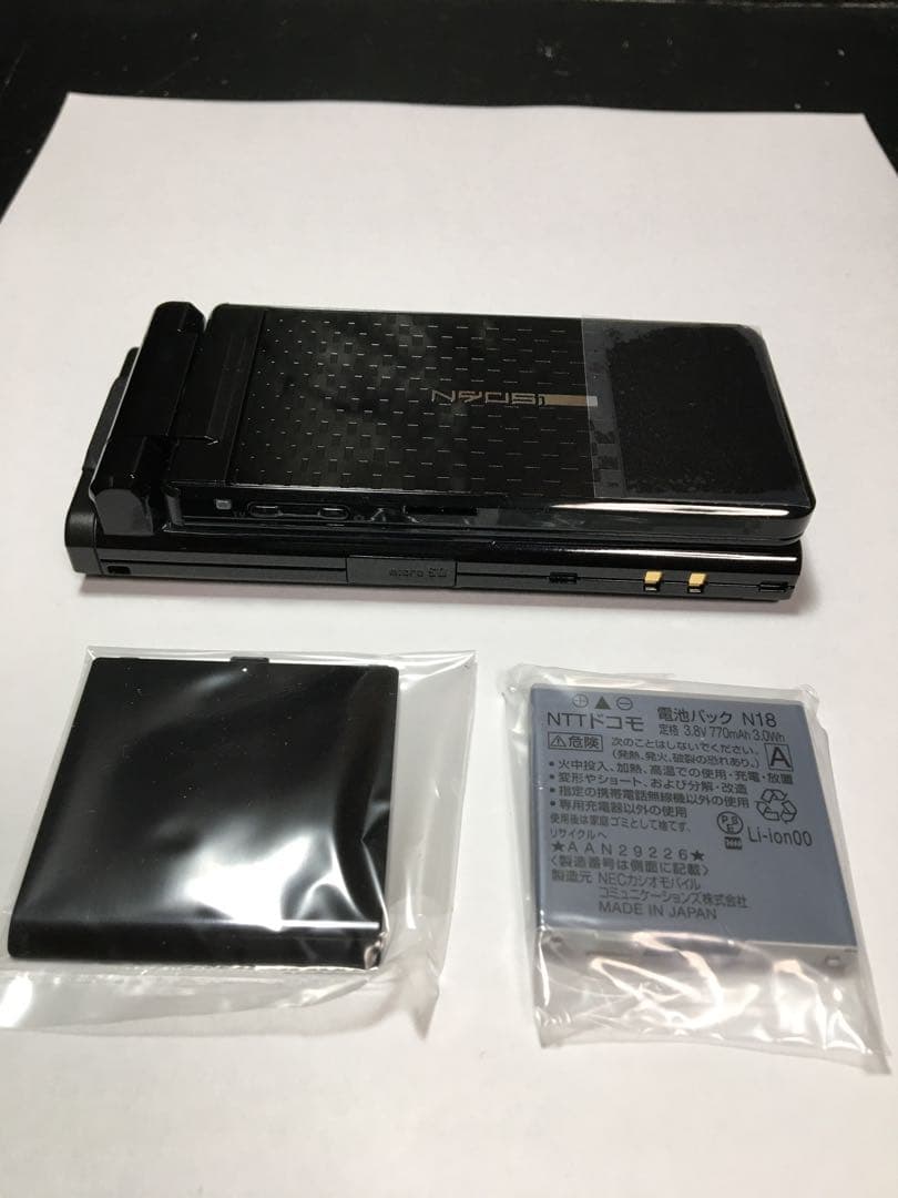 NTTドコモ N-905i 折りたたみ式 ブラック