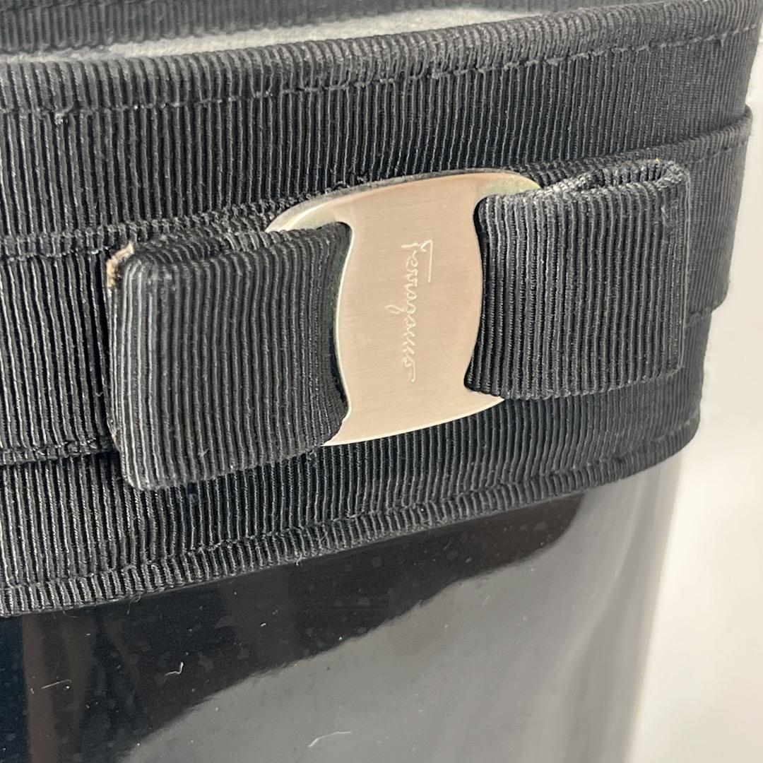 Salvatore Ferragamo ブラックレインブーツ 黒リボン付き