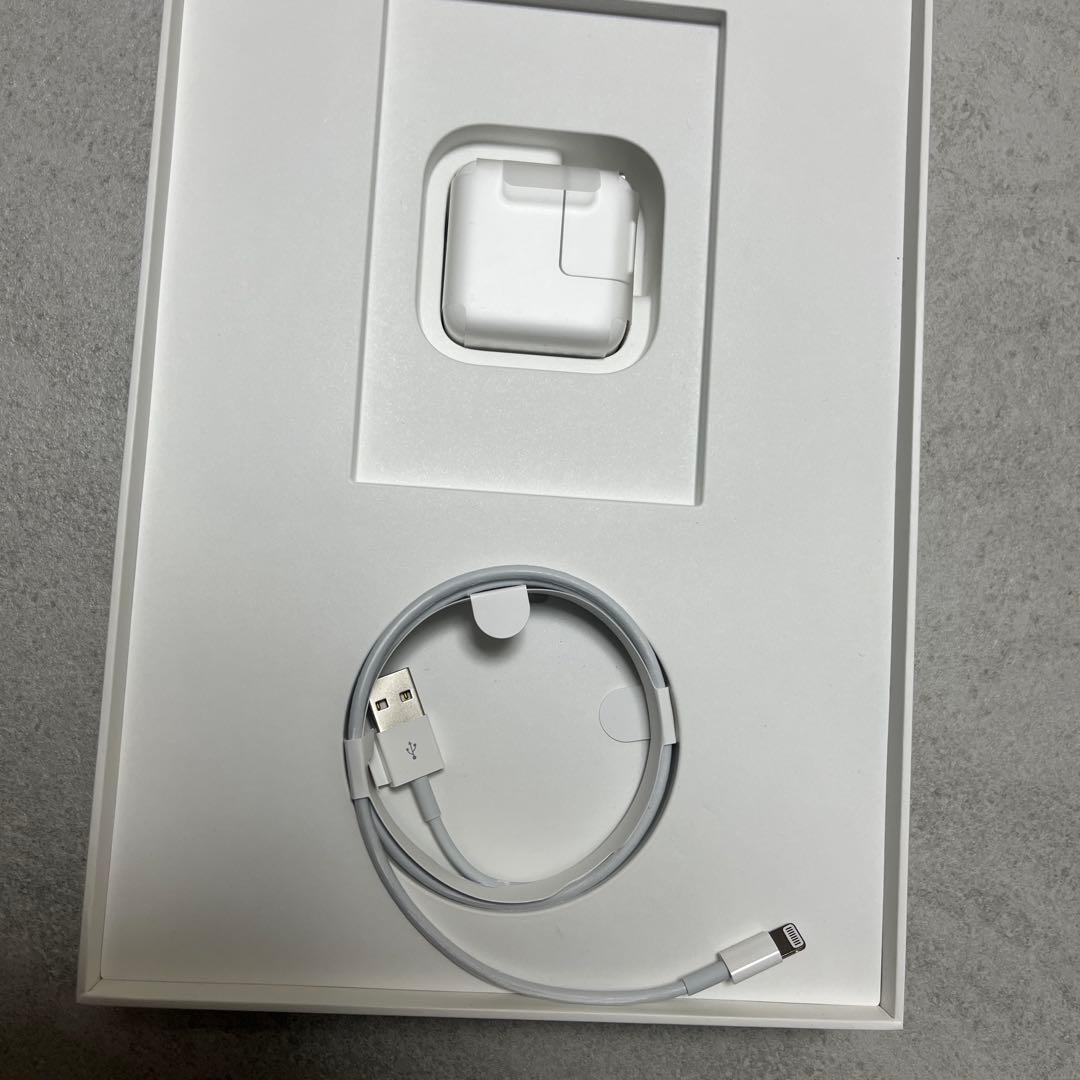 【美品】　IPad Air 第3世代 64Gb　＋　純正キーボード