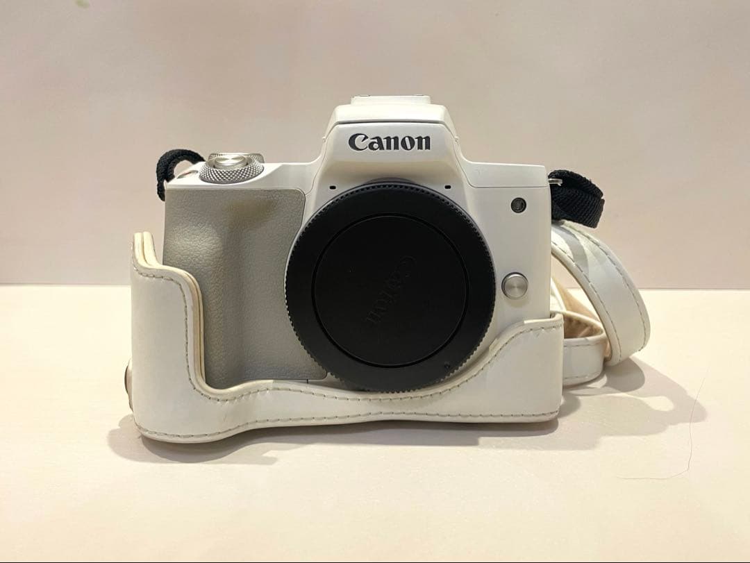 Canon EOS Kiss M2 キャノン　ホワイト