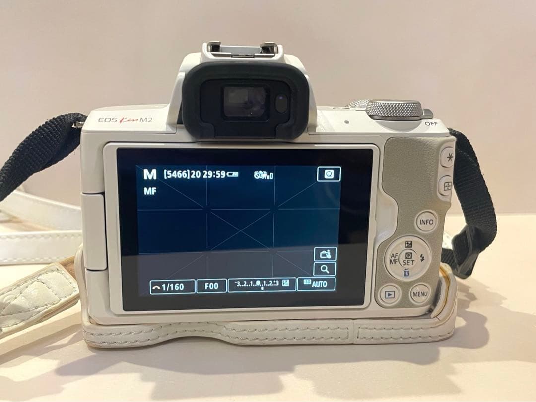 Canon EOS Kiss M2 キャノン　ホワイト