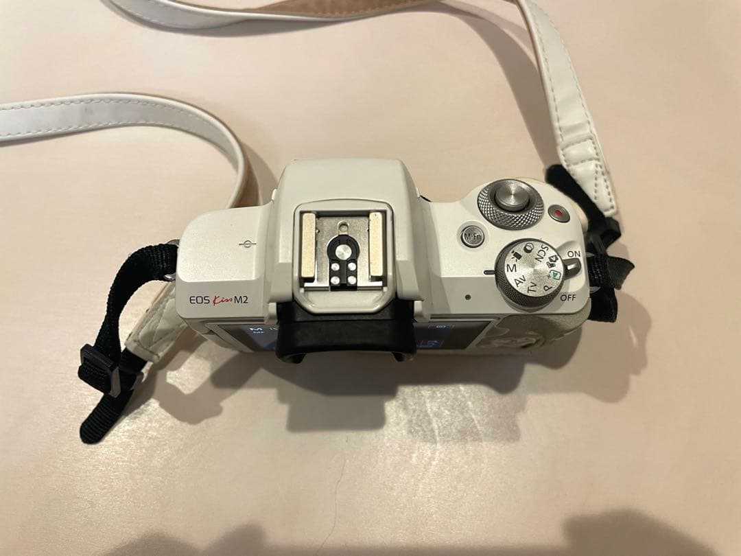Canon EOS Kiss M2 キャノン　ホワイト