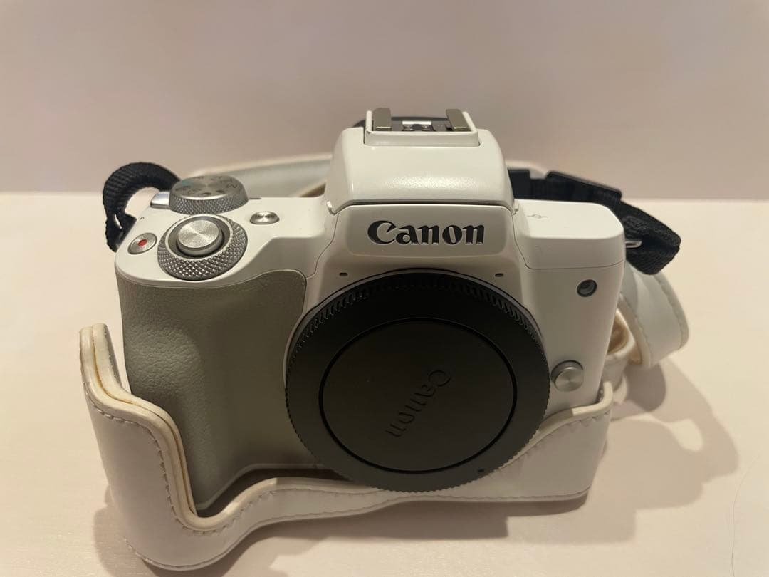 Canon EOS Kiss M2 キャノン　ホワイト