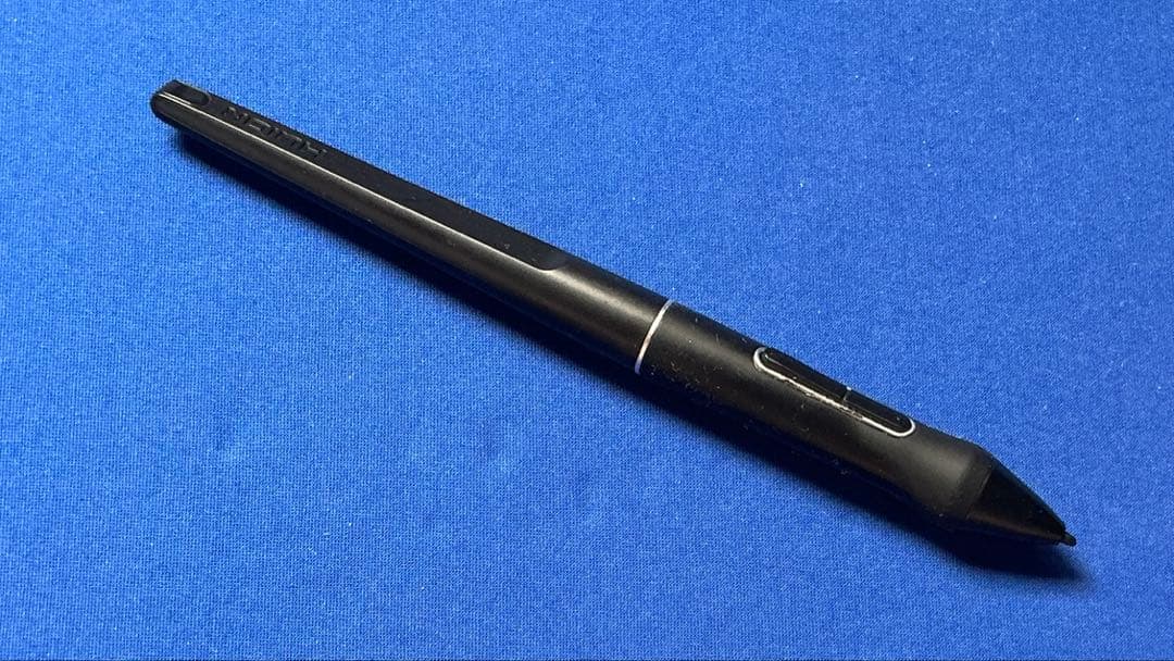 HUION Kamvas 24 plus 液タブ　液晶タブレット