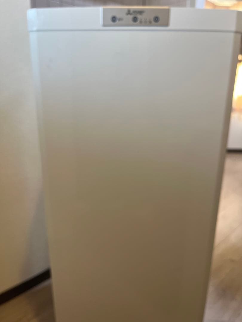 送料込み　三菱冷凍庫ME-U12F-W1 2021年製　121リットル