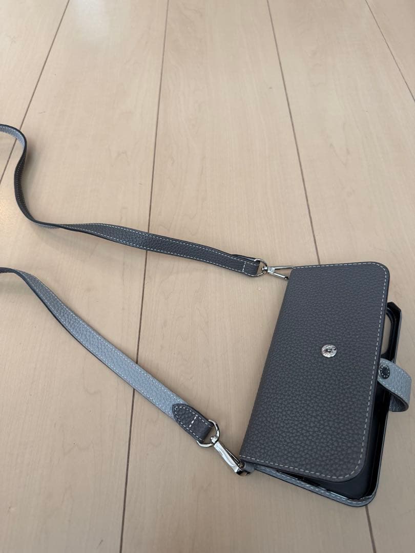 iPhone15Pro ほぼ新品 ボナベンチュラ手帳型（ショルダー付き）