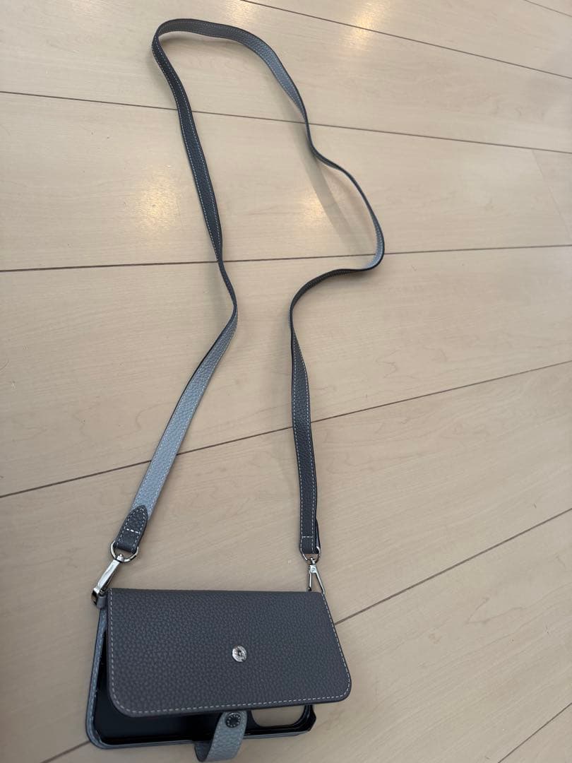 iPhone15Pro ほぼ新品 ボナベンチュラ手帳型（ショルダー付き）