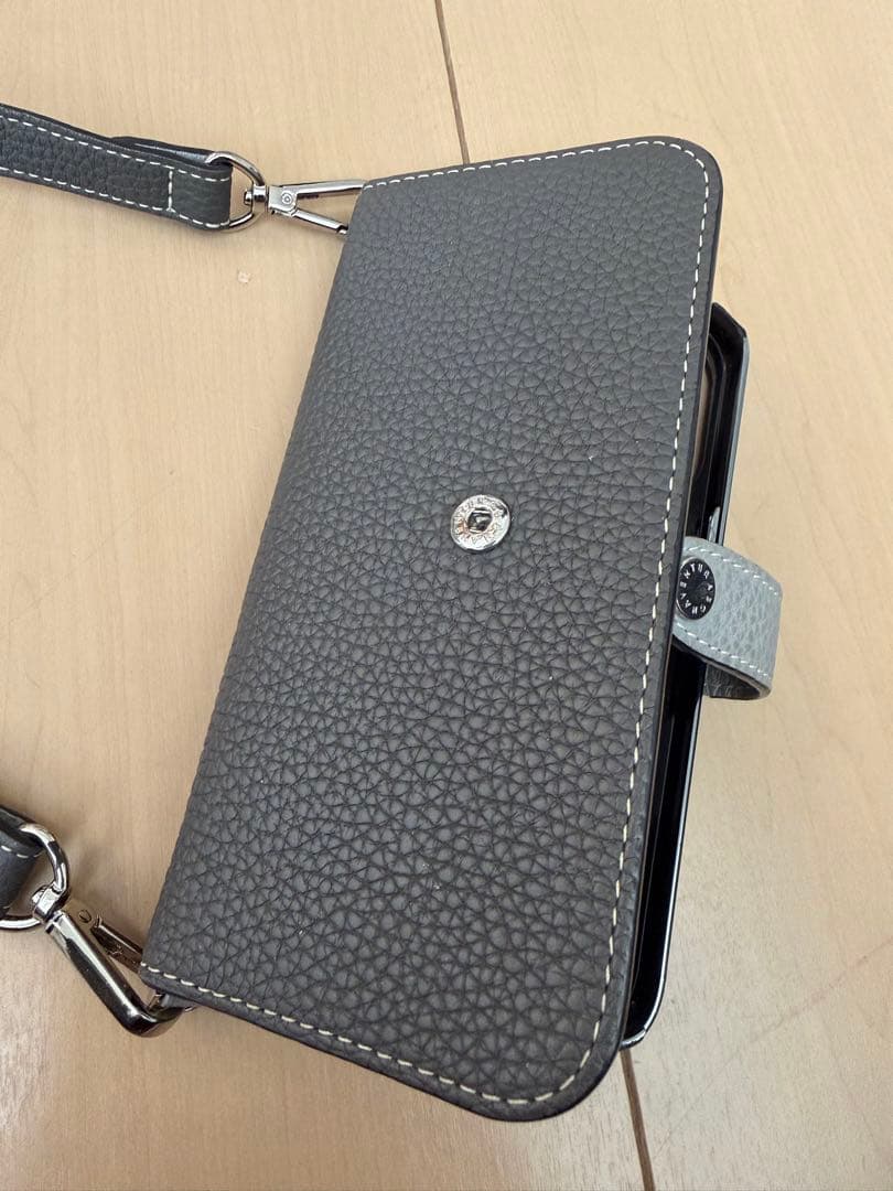 iPhone15Pro ほぼ新品 ボナベンチュラ手帳型（ショルダー付き）