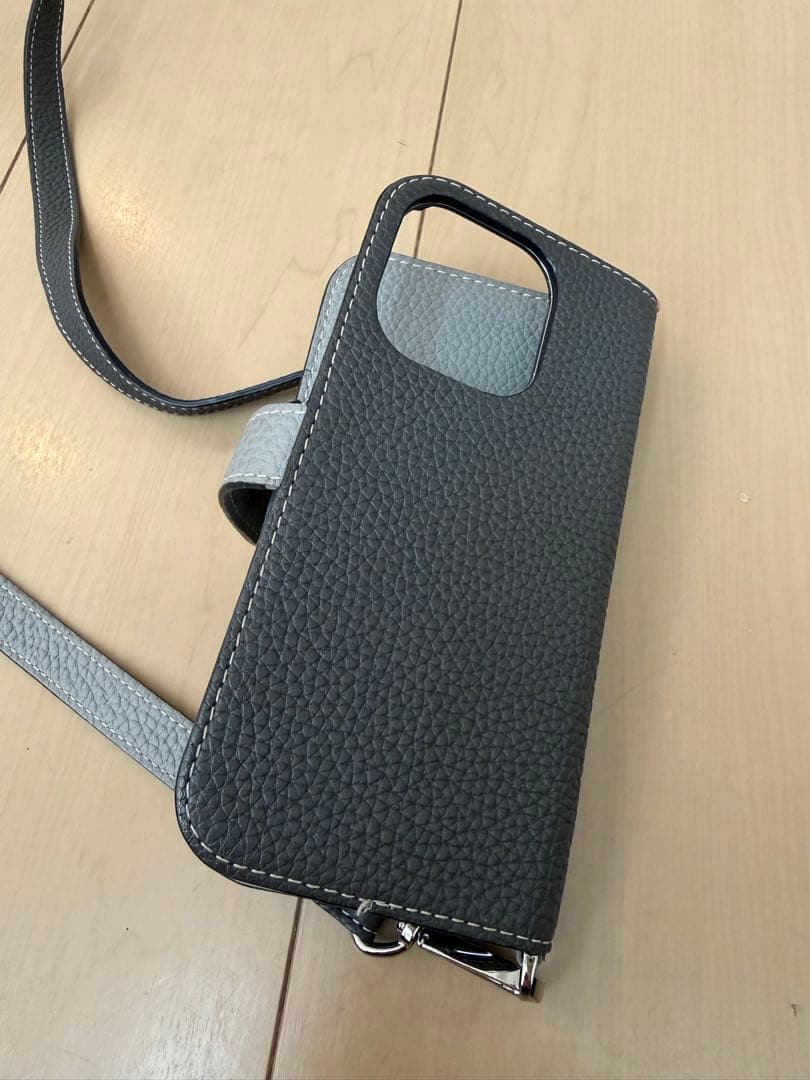 iPhone15Pro ほぼ新品 ボナベンチュラ手帳型（ショルダー付き）