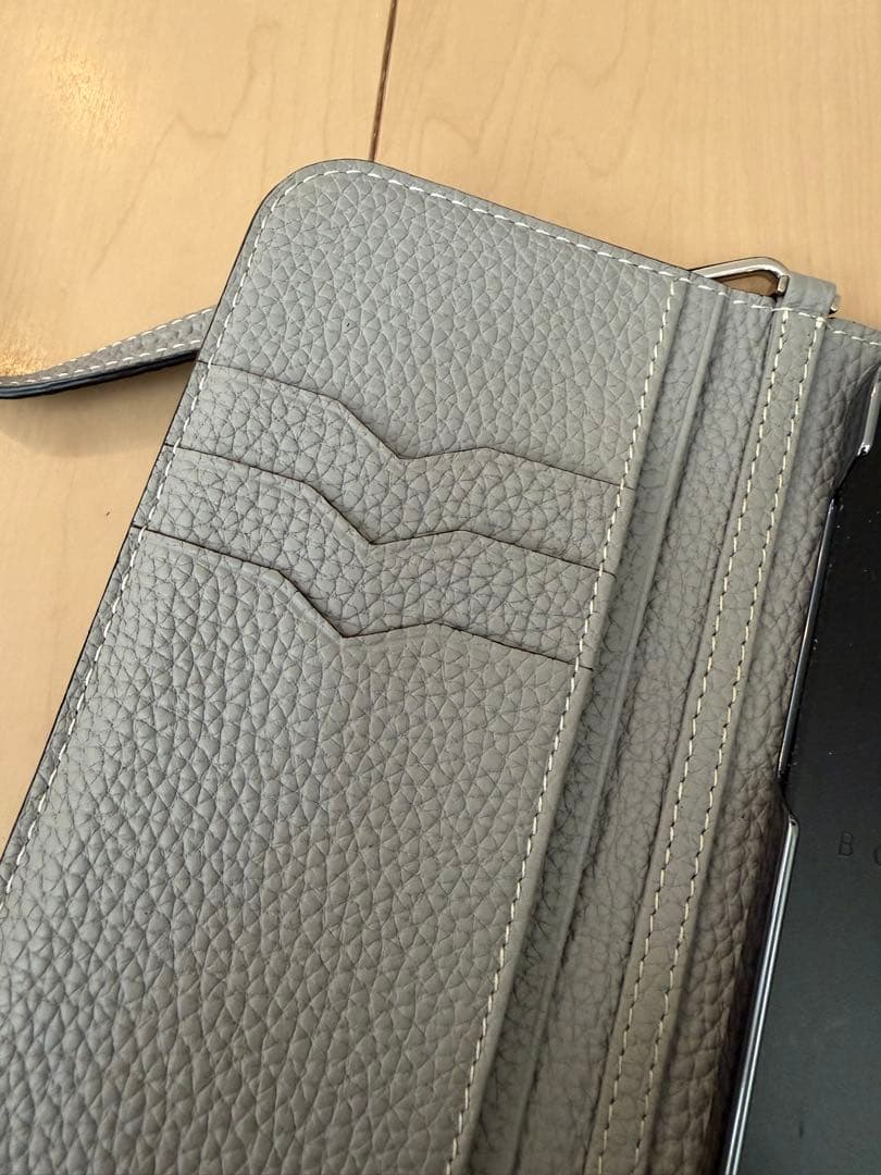 iPhone15Pro ほぼ新品 ボナベンチュラ手帳型（ショルダー付き）