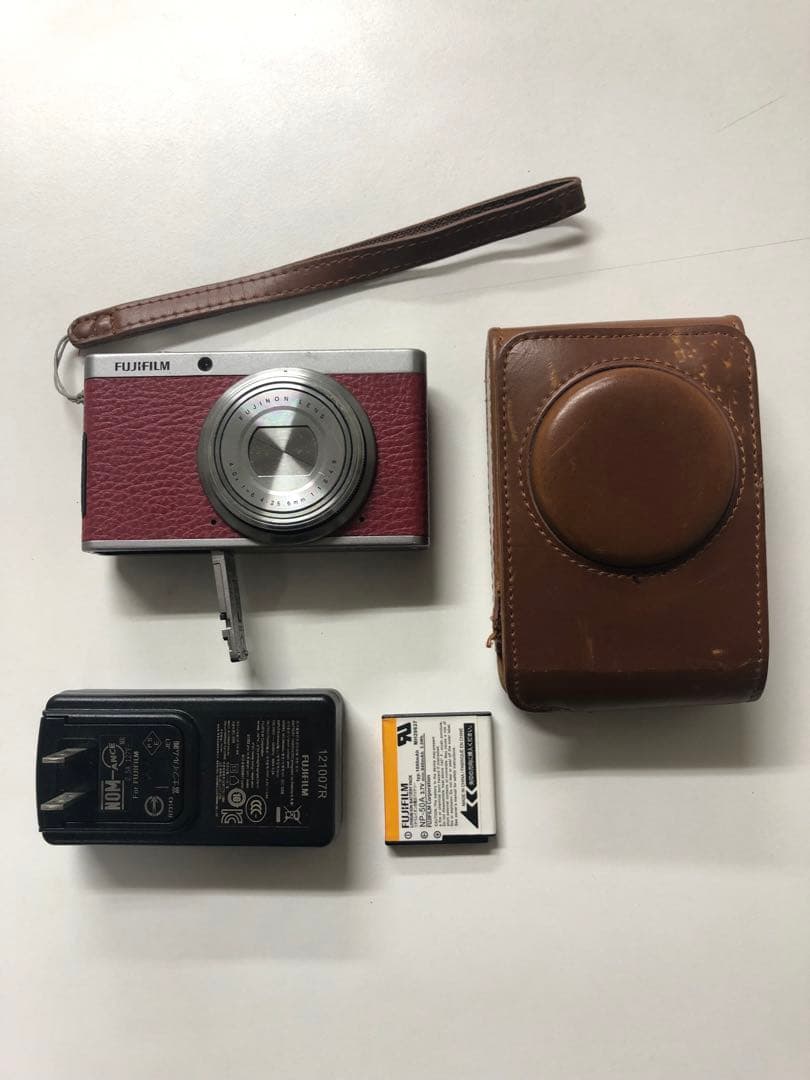 桐*ず様 Fujifilm XF1 コンパクトデジタルカメラ レッド