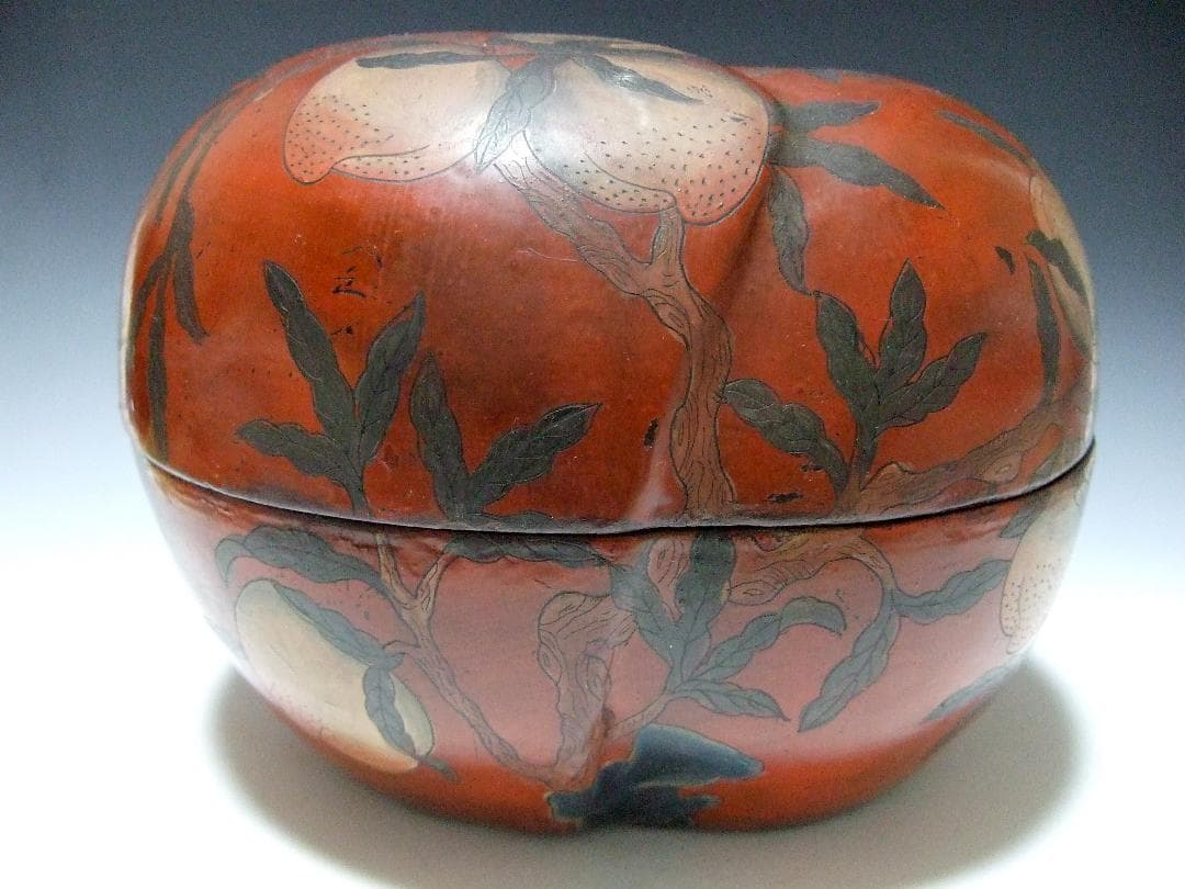 中国美術 唐物 古漆器 木胎紅漆線彫 仙桃紋 桃型盖盒