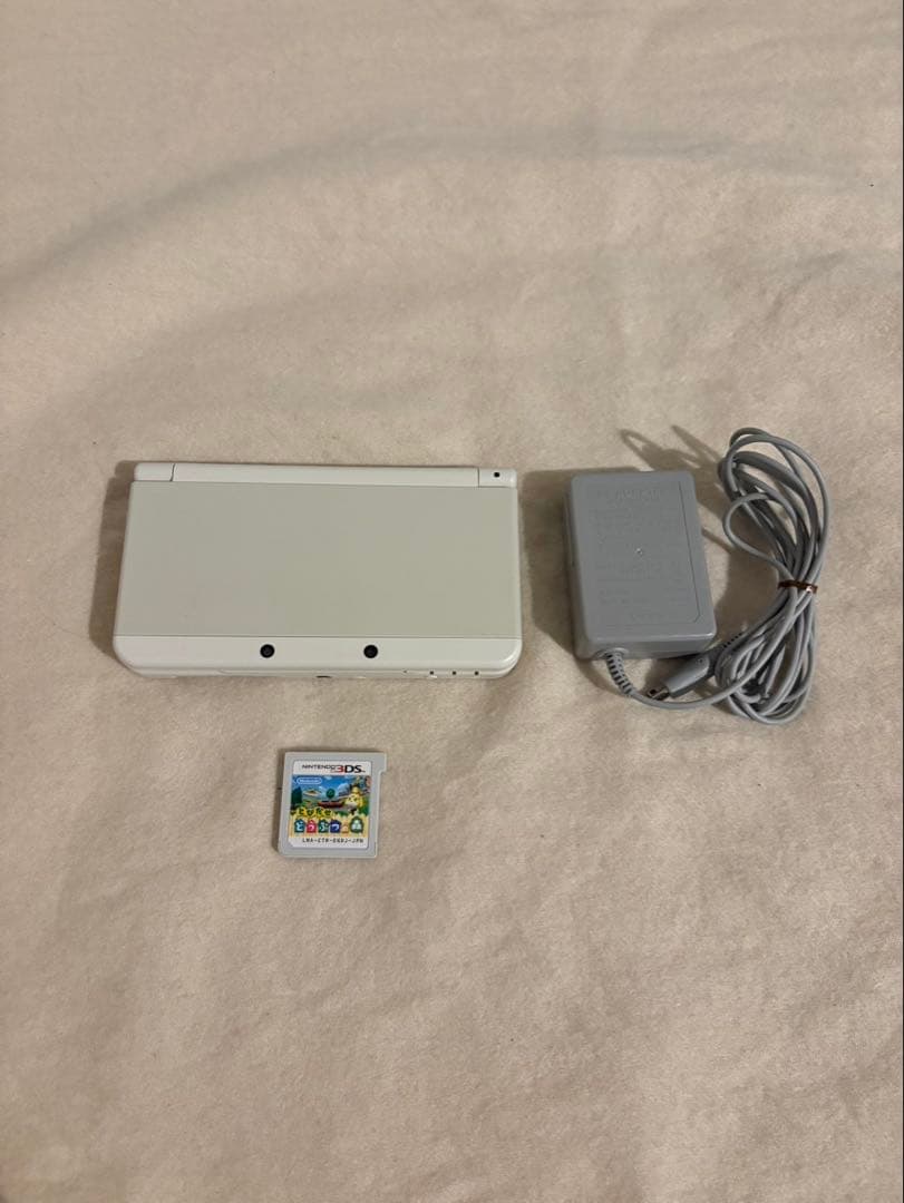 ニンテンドー3DS ホワイト 本体＋とびだせどうぶつの森 ソフト付き