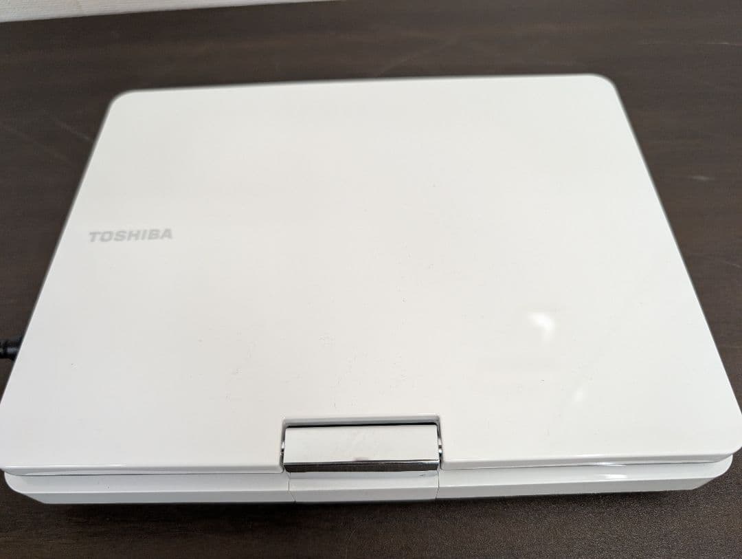 東芝　ポータブルDVDプレーヤー　2024　SD-P910S