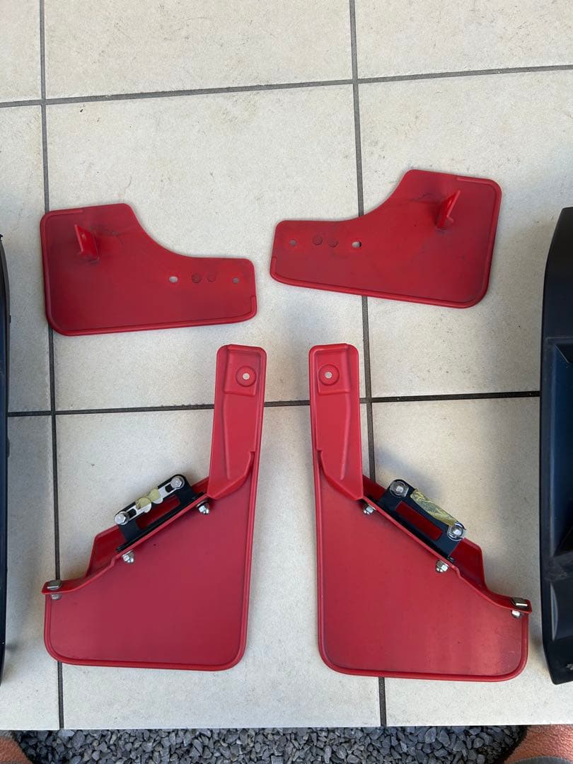 ダイハツ タフト TAFT 純正マッドガード レッド