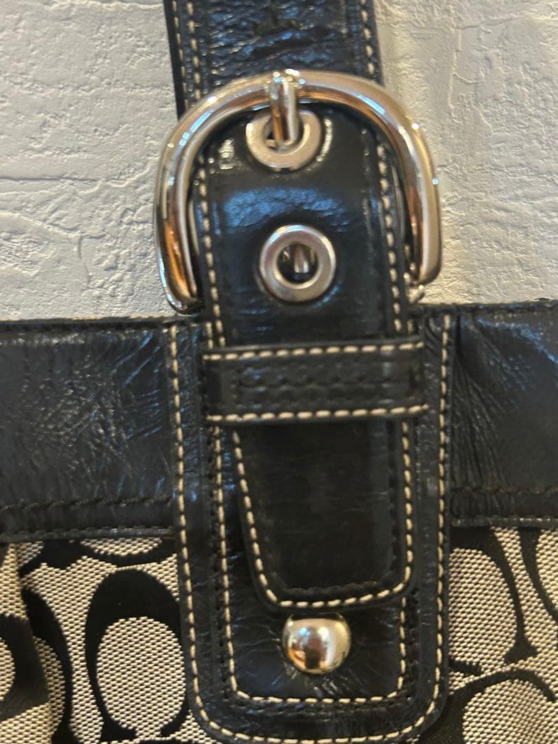 Coach ショルダーバッグ 黒　シグネチャー　肩がけ