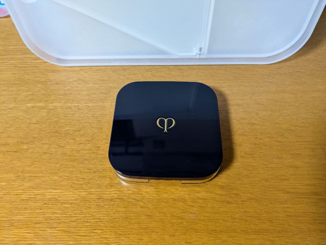 クレ・ド・ポー ボーテ　プードルコンパクトエサンシエル n　フェイスパウダー