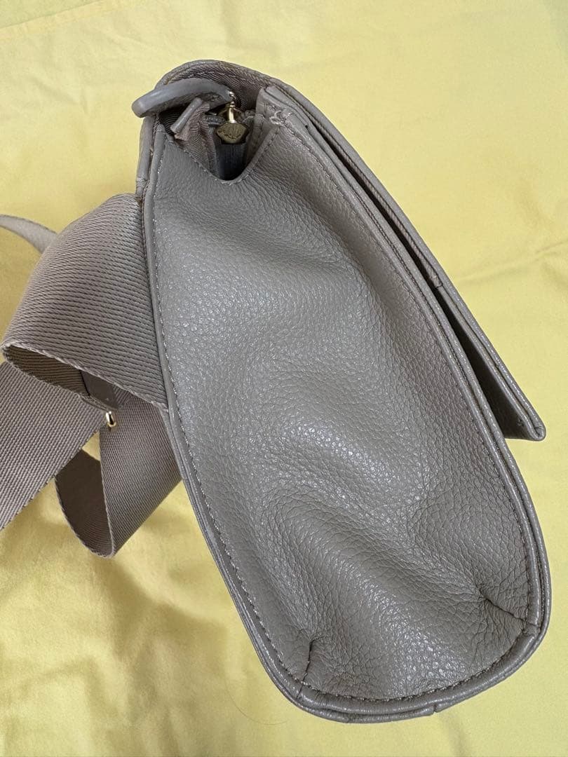 イアパピヨネ ボディバック