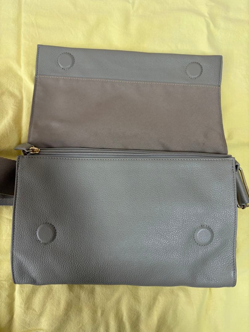 イアパピヨネ ボディバック