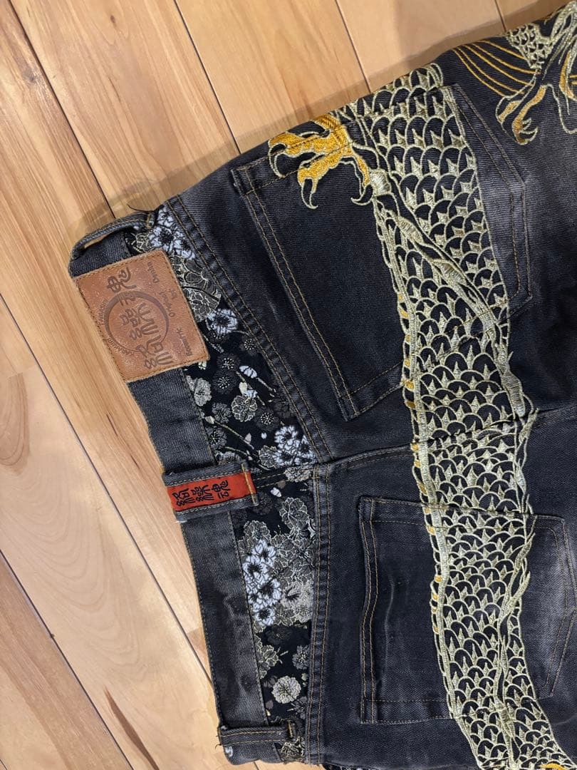 お値下げ　絡繰魂　金糸 刺繍ドラゴン刺繍 黒 ストレートパンツ