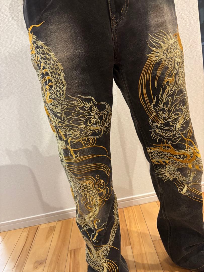 お値下げ　絡繰魂　金糸 刺繍ドラゴン刺繍 黒 ストレートパンツ