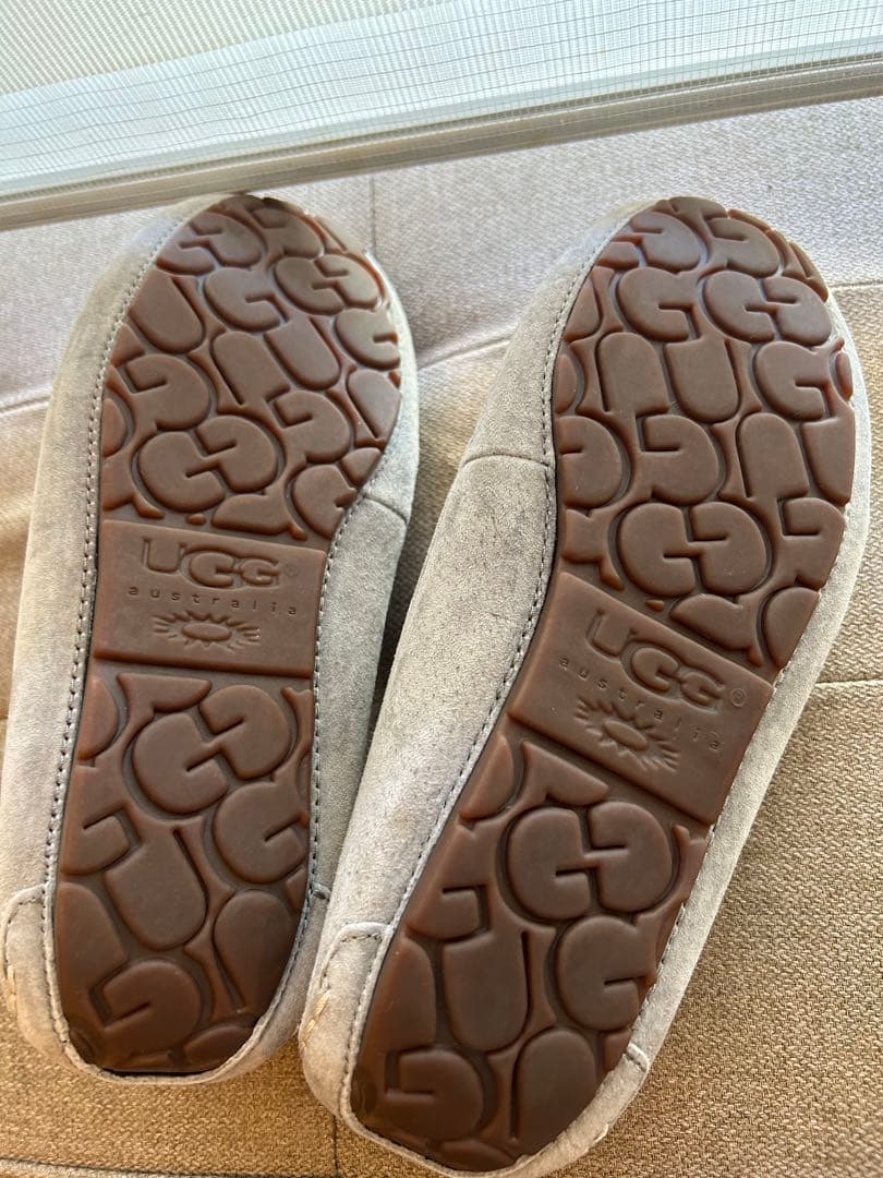 UGG グレー モカシン　新品