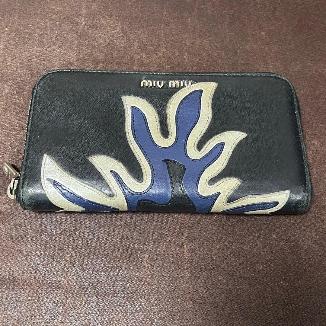 ☆miu miu ミュウミュウ黒、シルバー、紺のクールなデザインレザー 長財布