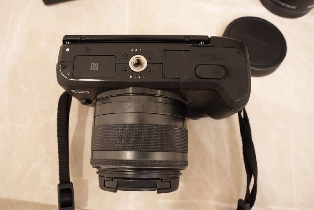 Canon EOS M3 ズームレンズとシグマ単焦点レンズ付き