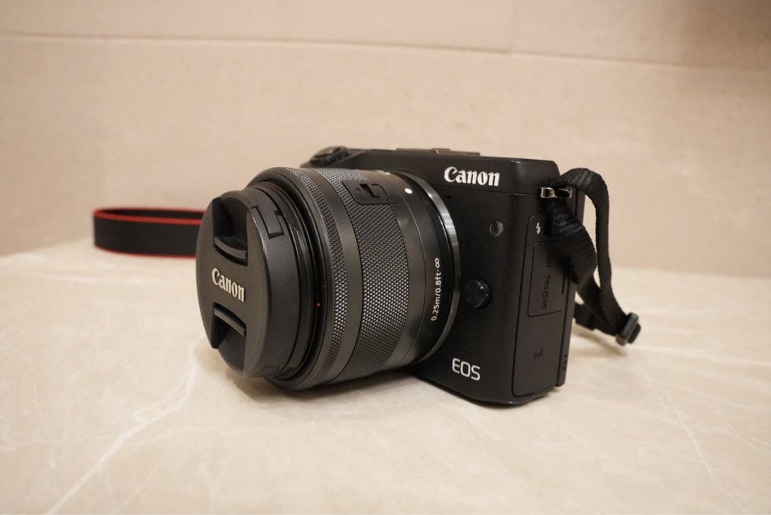 Canon EOS M3 ズームレンズとシグマ単焦点レンズ付き