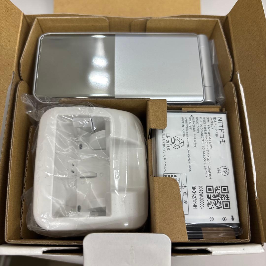 docomo arrows ケータイ F-03L 本体　未使用品