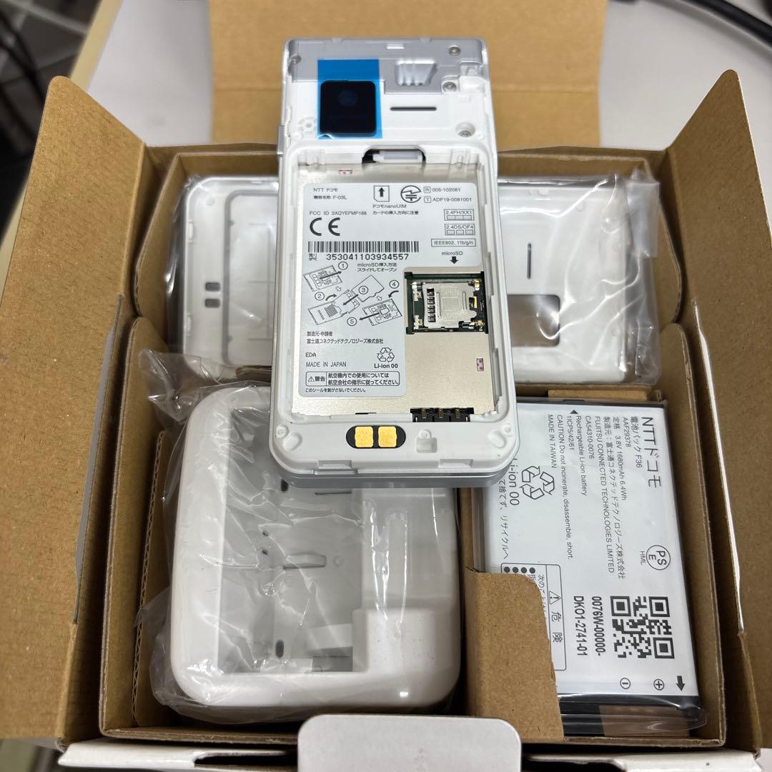 docomo arrows ケータイ F-03L 本体　未使用品