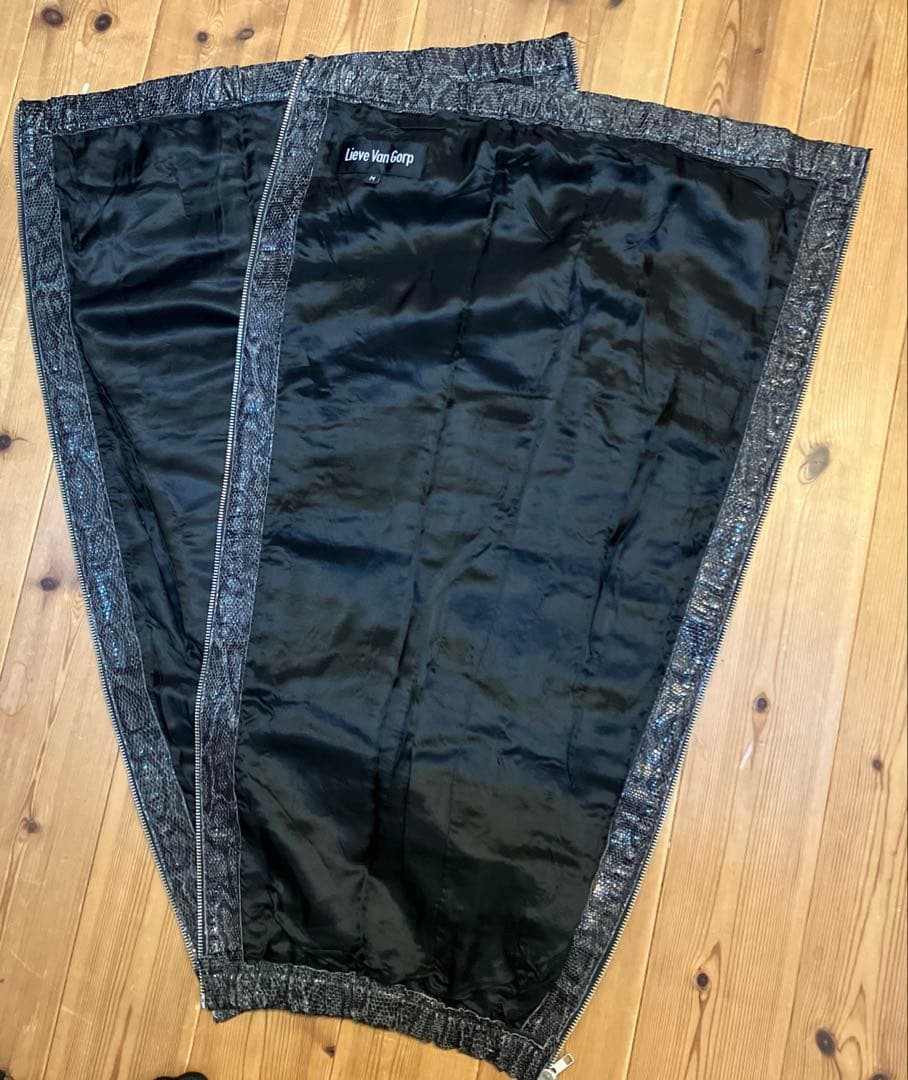 Lieve Van Gorp✨美品 99AW本革アートピースパイソンレッグカバー