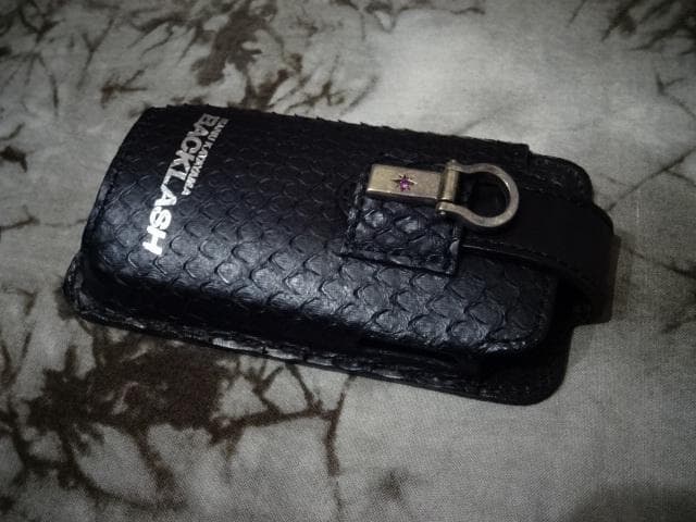 新品!!(定価33000)バックラッシュ・オイルパイソン iphoneケース