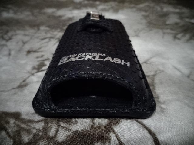 新品!!(定価33000)バックラッシュ・オイルパイソン iphoneケース