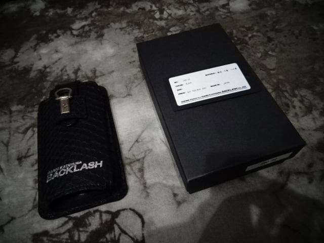 新品!!(定価33000)バックラッシュ・オイルパイソン iphoneケース