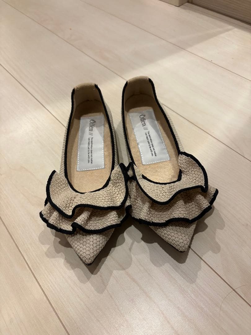 オッフェン　offenフリル付きフラットシューズ