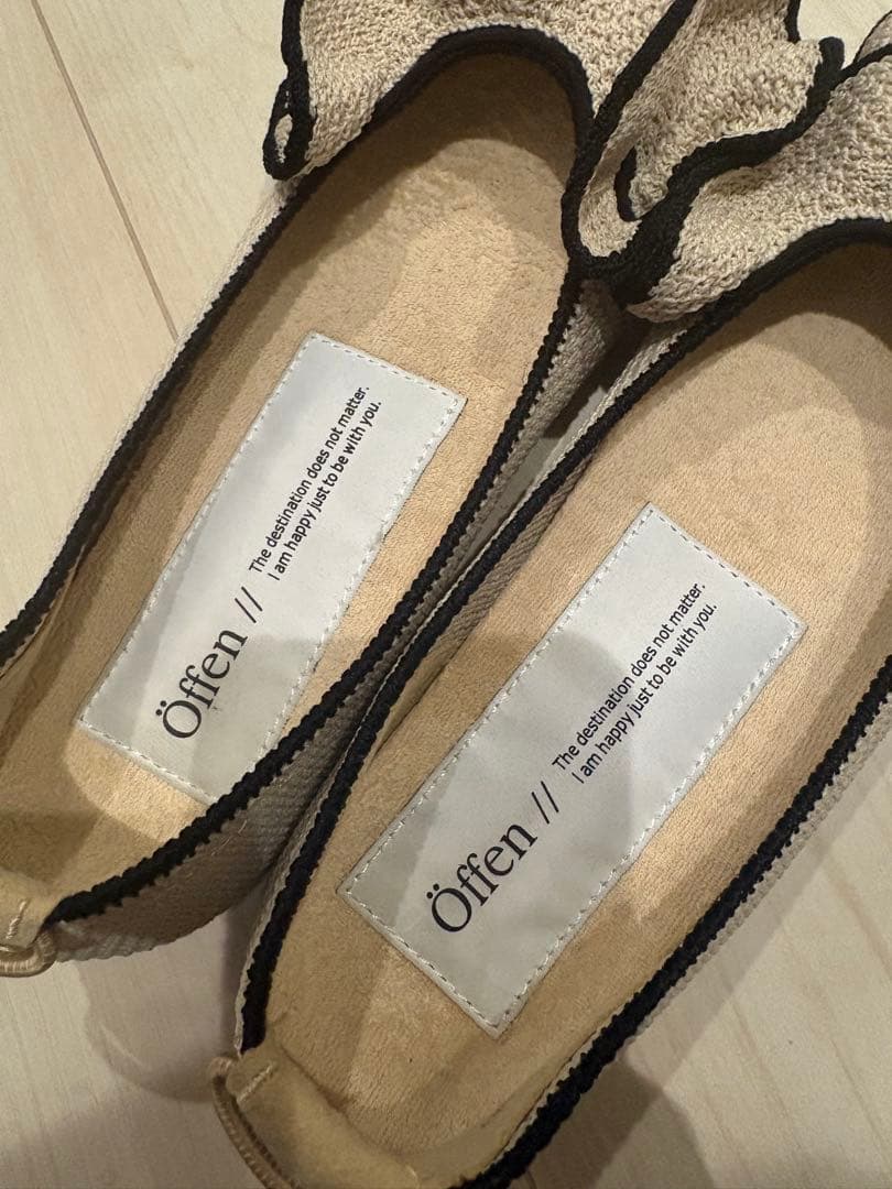オッフェン　offenフリル付きフラットシューズ