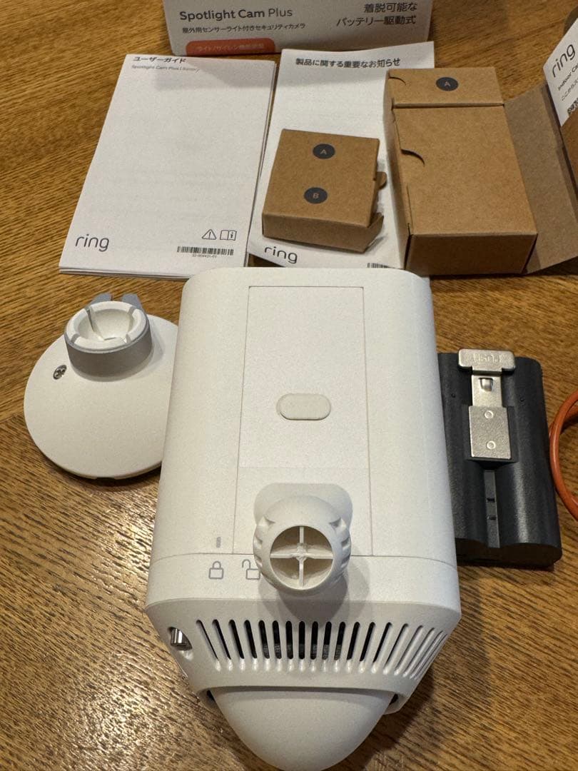 【セット売】Ring Spotlight Cam Plus、ソーラーパネル 4W