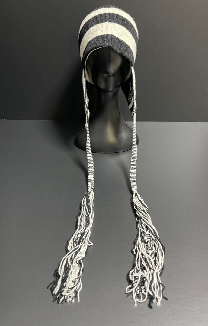 廃盤レア2022年復刻版★美品正規品ヴィヴィアン耳当て付きニット帽 黒白NANA