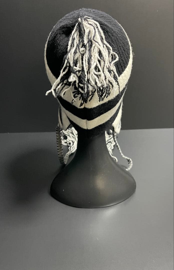 廃盤レア2022年復刻版★美品正規品ヴィヴィアン耳当て付きニット帽 黒白NANA