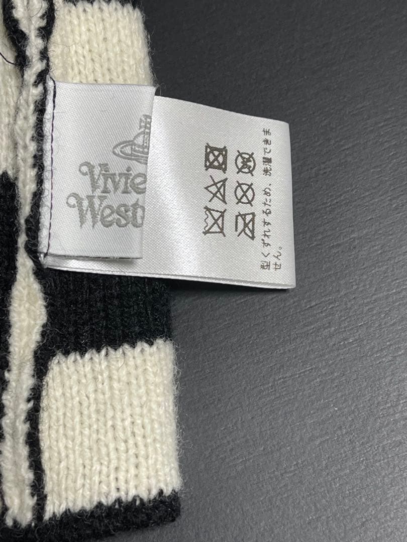 廃盤レア2022年復刻版★美品正規品ヴィヴィアン耳当て付きニット帽 黒白NANA