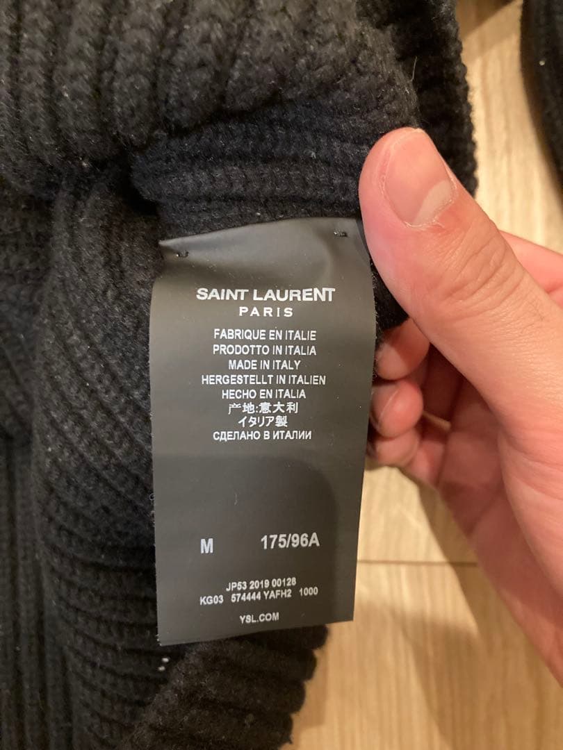 ネックタグ取れてます。SAINT LAURENT ブラックリブ編みセーター
