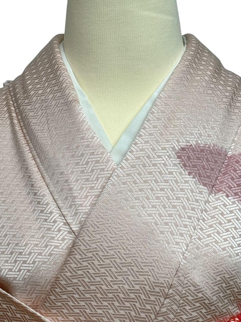 A32【美品 】訪問着　正絹着物　薄ピンク　刺繍　金駒刺繍　パティー　宴会