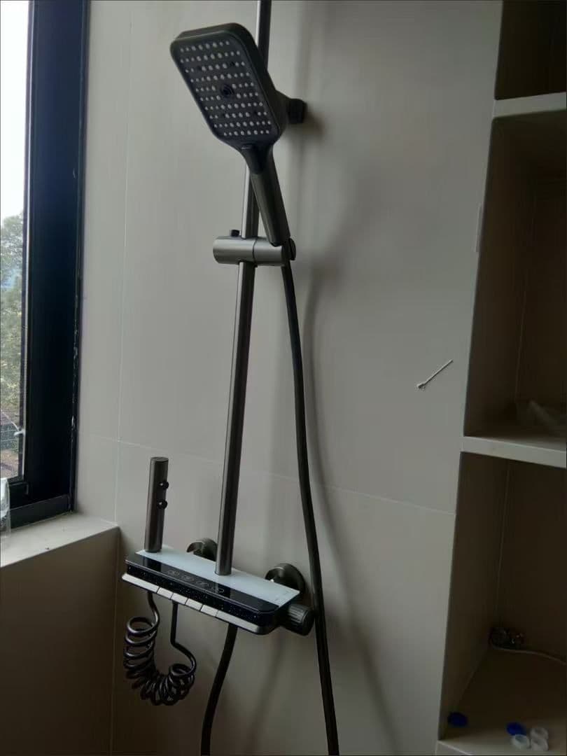 シャワーセット シルバー/ブラック 壁掛け式